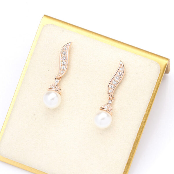 Classic Elegant Graceful Gold-plated Two-color Artificial Pearl Earrings - Image 5