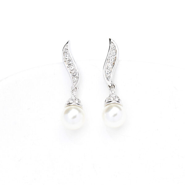 Classic Elegant Graceful Gold-plated Two-color Artificial Pearl Earrings - Image 4