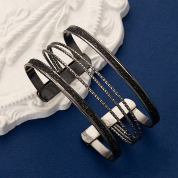 Versatile Personality Open Geometric Hollow Frosted Bracelet - Image 2