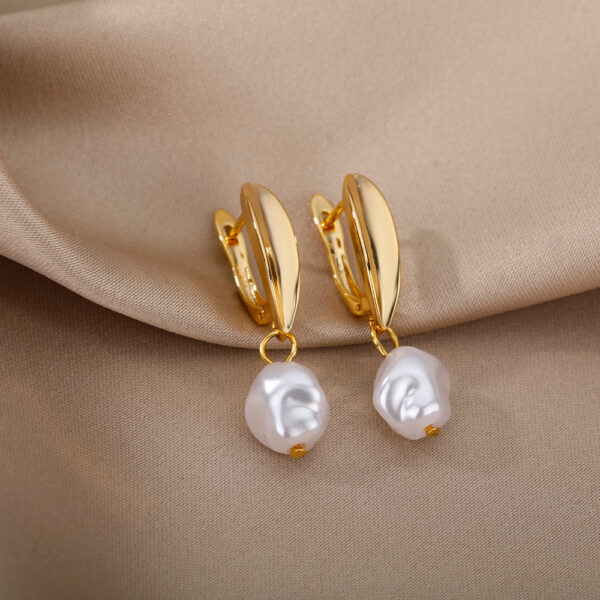 Women's Versatile And Elegant Pearl Earrings - Image 5