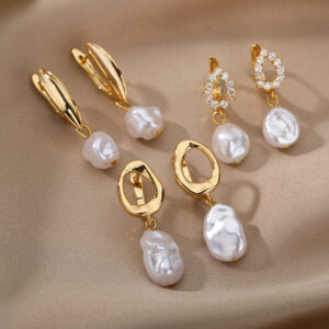 Women's Versatile And Elegant Pearl Earrings