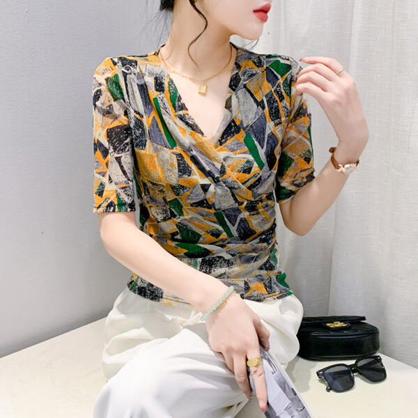 Casual Retro Standard Half Sleeve Regular V-neck All-match Bottoming Shirt - Image 3