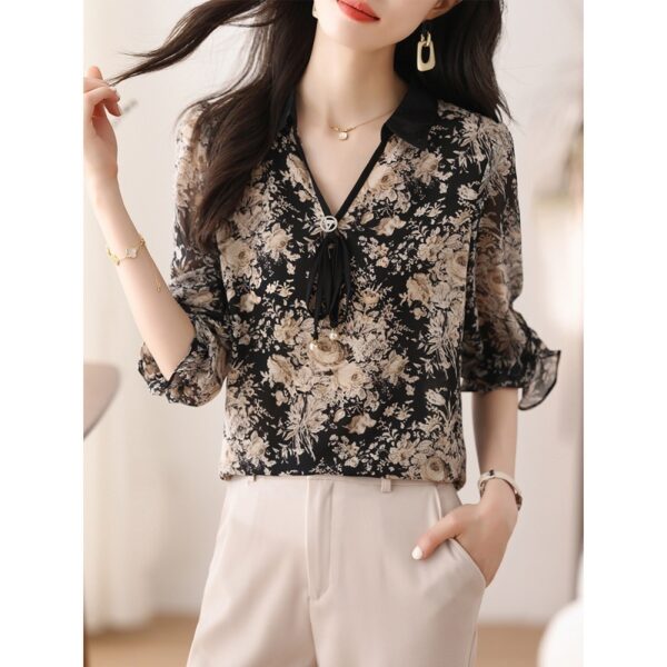Middle-aged Mother Floral Shirt Top - Image 3