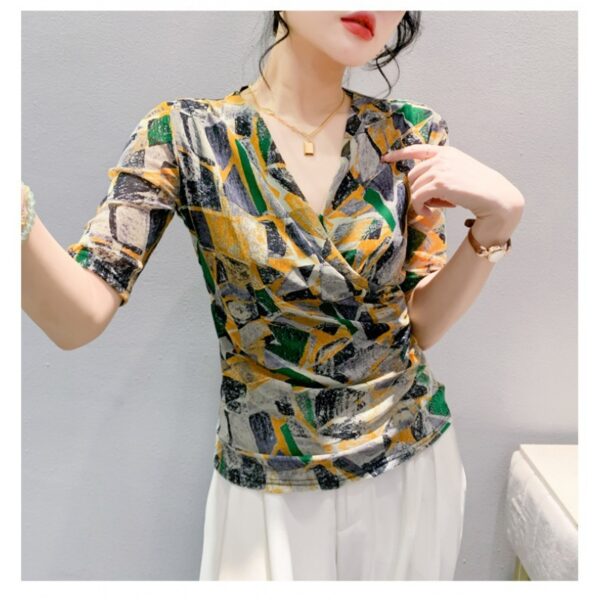 Casual Retro Standard Half Sleeve Regular V-neck All-match Bottoming Shirt - Image 6