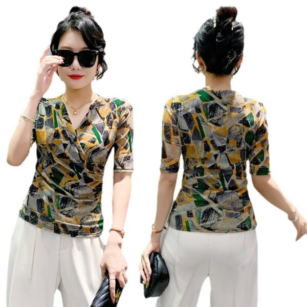 Casual Retro Standard Half Sleeve Regular V-neck All-match Bottoming Shirt - Image 4