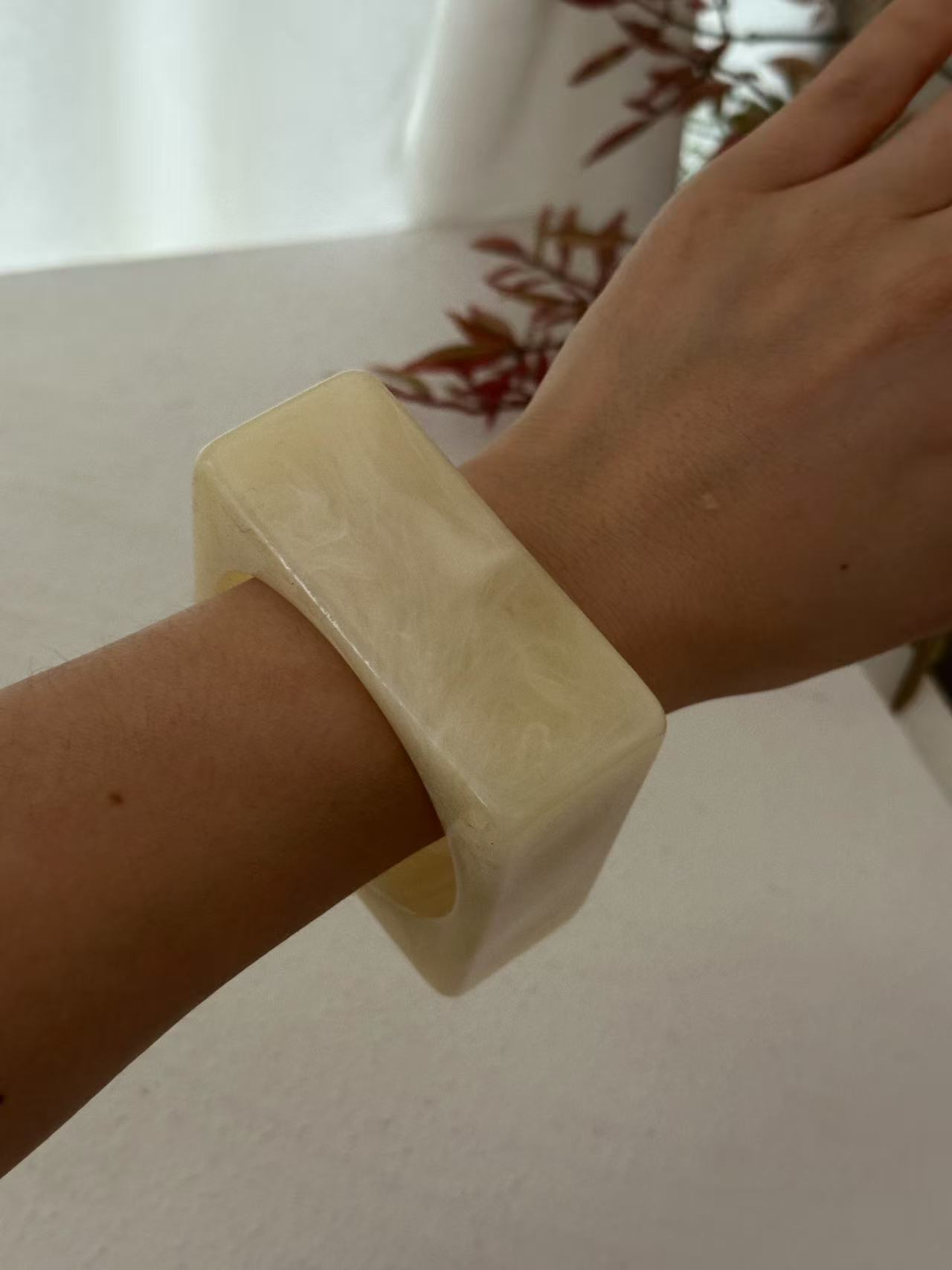 Women's Irregular Geometric Blooming Resin Bracelet - Image 5