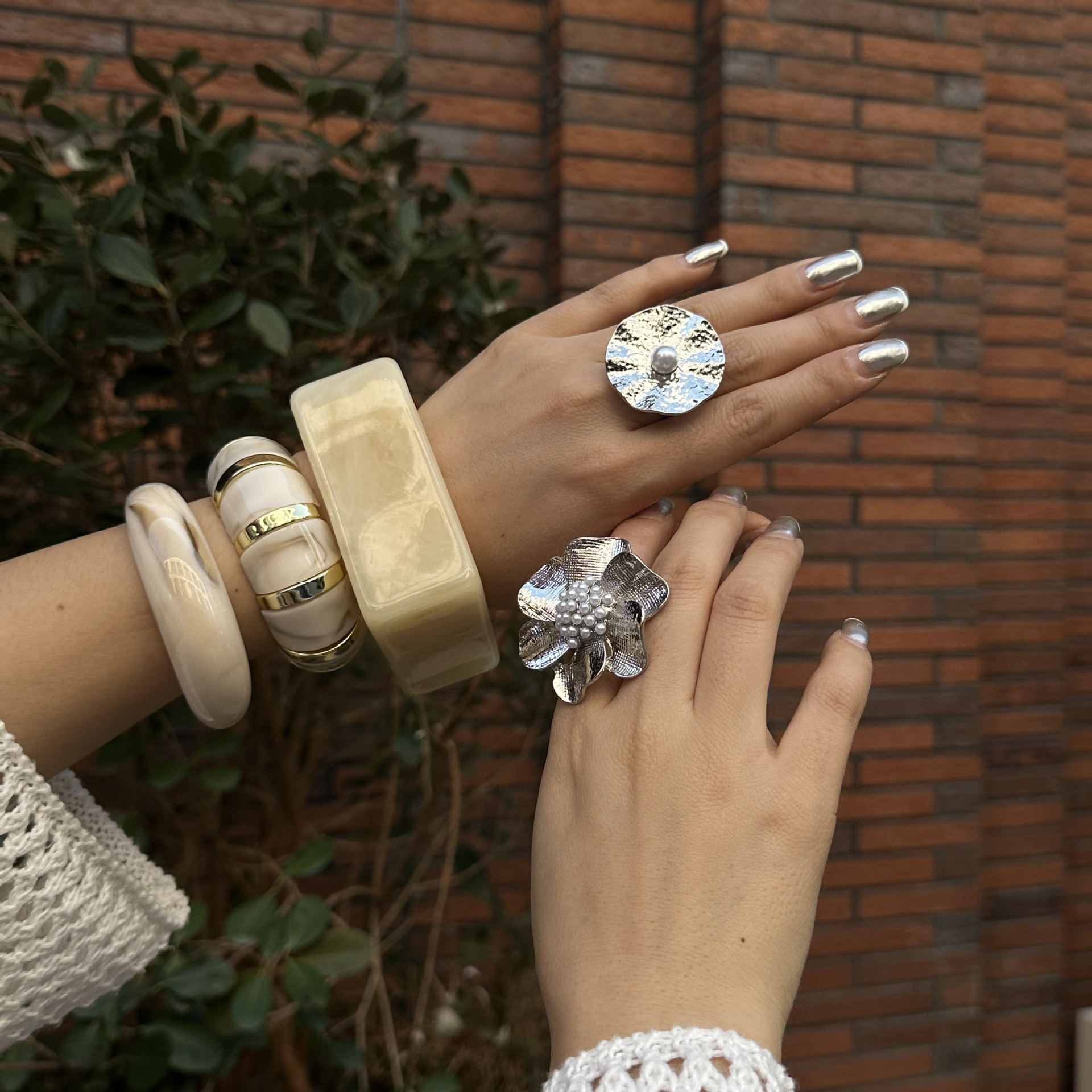 Women's Irregular Geometric Blooming Resin Bracelet - Image 7