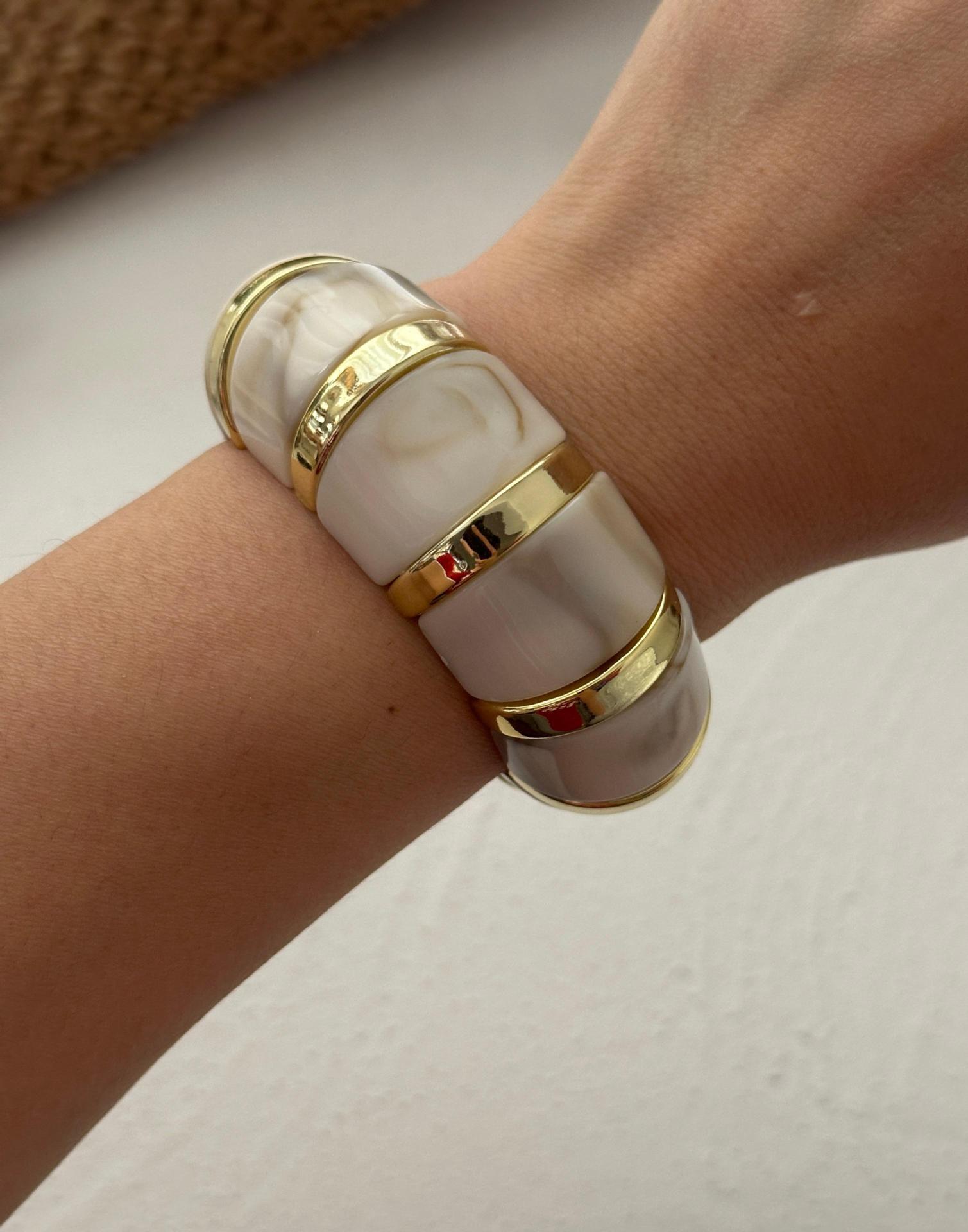 Women's Irregular Geometric Blooming Resin Bracelet - Image 6