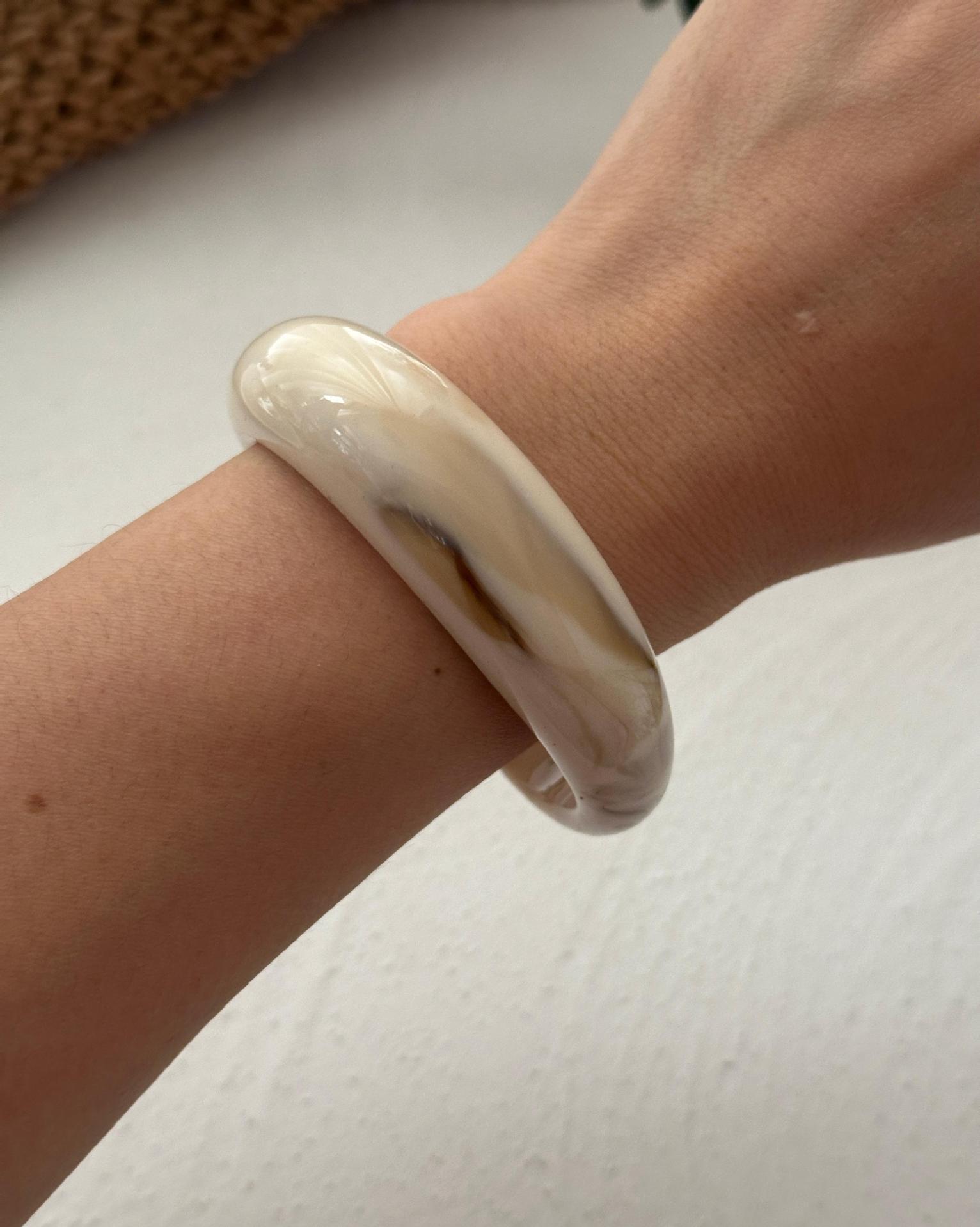 Women's Irregular Geometric Blooming Resin Bracelet - Image 8