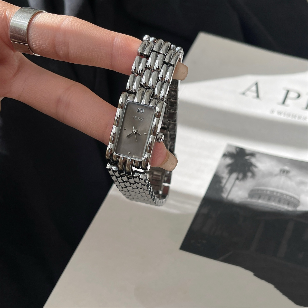 Bracelet-style High-grade Mid-ancient Exquisite Ins Watch For Women - Image 4