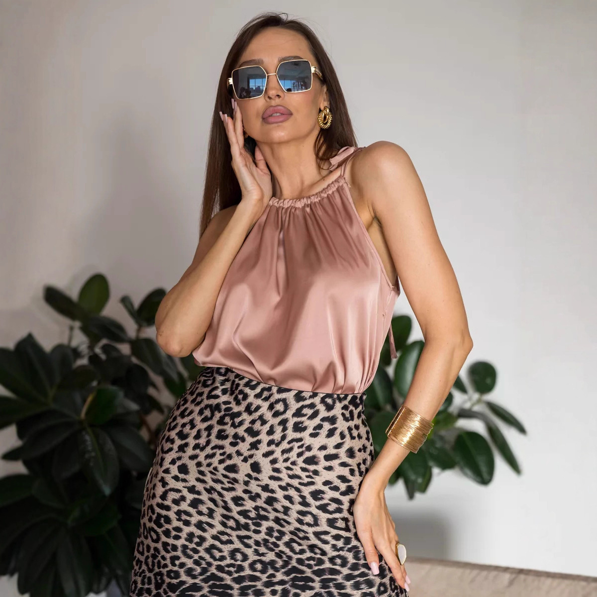 Loose Women's Neck-hanging Pleated Sleeveless Tank Top - Image 7